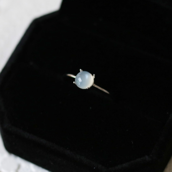 【再販・Silver925】宝石質ホワイトムーンストーンのシルバーリング（6mm） 4枚目の画像