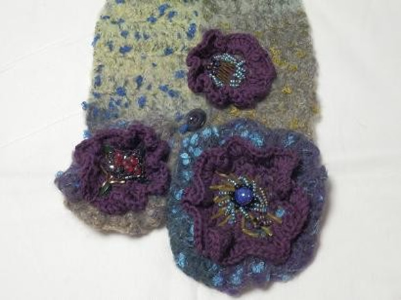 モチーフ付きの襟　4　（グレーに紫の花） 2枚目の画像