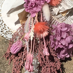 繡球花和銀雛菊，佛羅倫薩和Sennic紅混合保留的花朵顏色贓物熏衣草顏色 第2張的照片