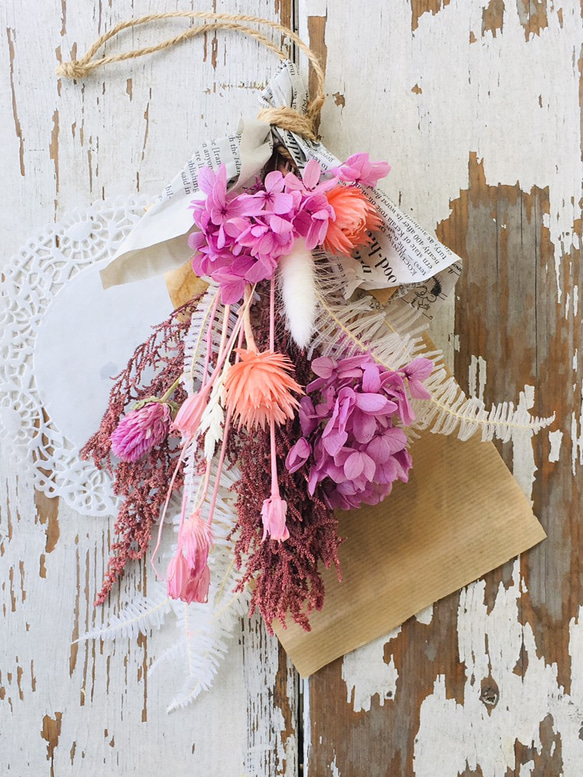 繡球花和銀雛菊，佛羅倫薩和Sennic紅混合保留的花朵顏色贓物熏衣草顏色 第4張的照片