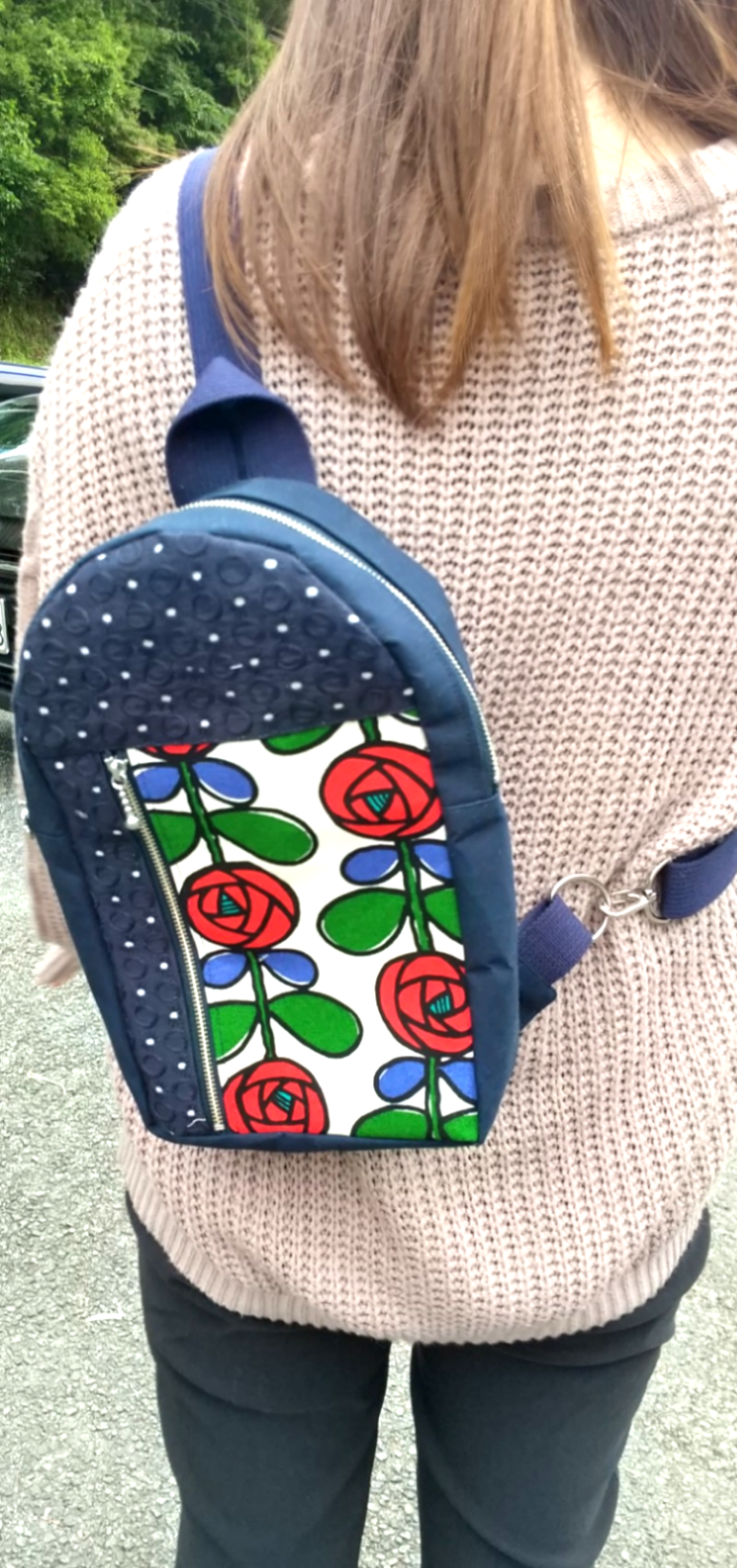 大きな花柄の小さめボディバッグ 7,110円