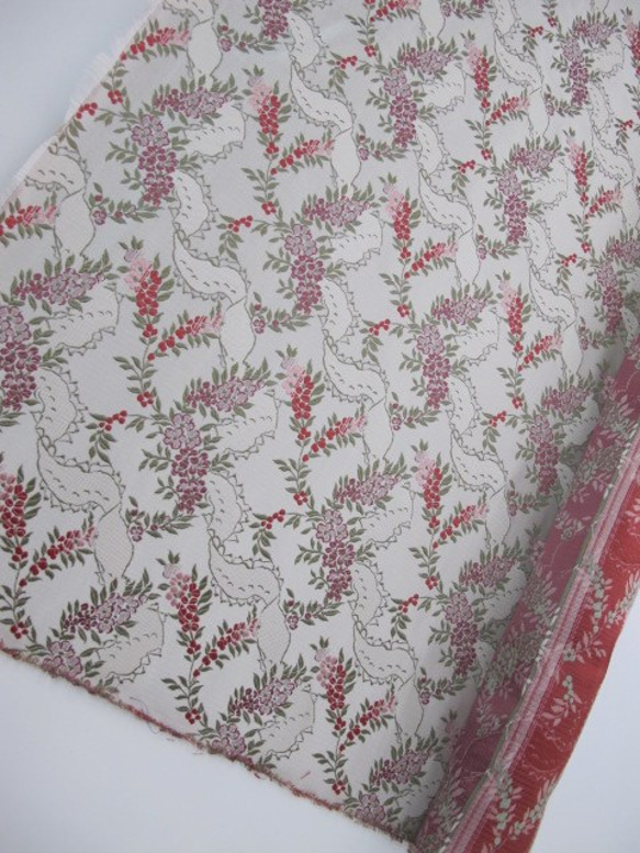 シルク生地　　 フローラルリボン (オフホワイト）ジャガード織り 2枚目の画像