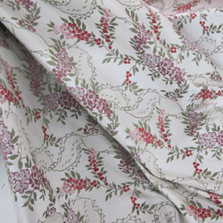 シルク生地　　 フローラルリボン (オフホワイト）ジャガード織り 4枚目の画像