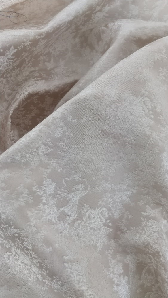 <マスク用＞シルク生地      トワルドジュイ柄 (ベージュ）ジャガード織り 1枚目の画像
