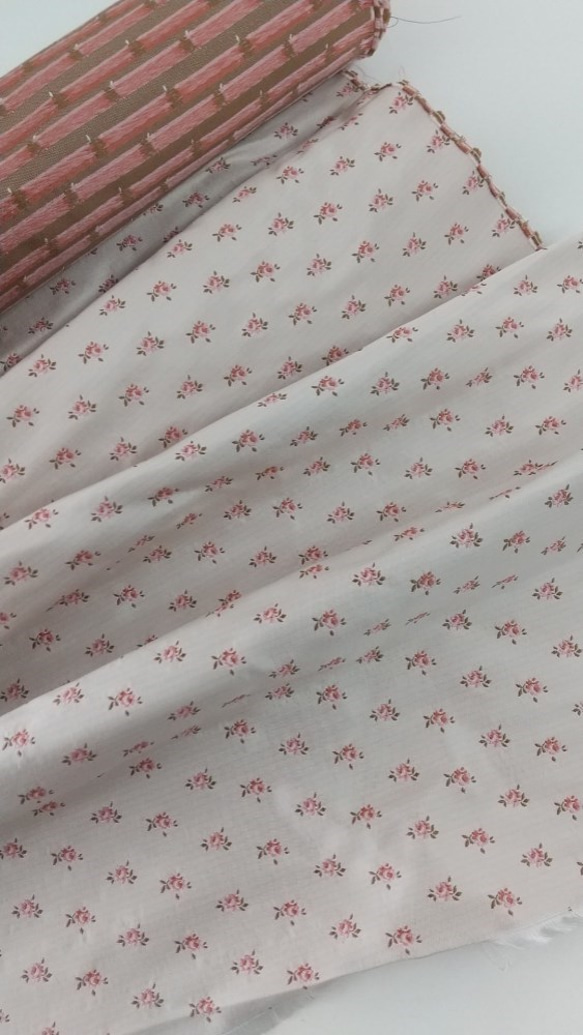 シルク生地　ストライプ/ローズ柄　（オフ地/ピンク）ジャガード織 6枚目の画像