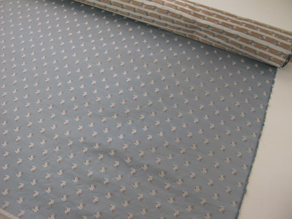 シルク生地　　フルーレット　（翡翠色地/ホワイト）ジャガード織 2枚目の画像