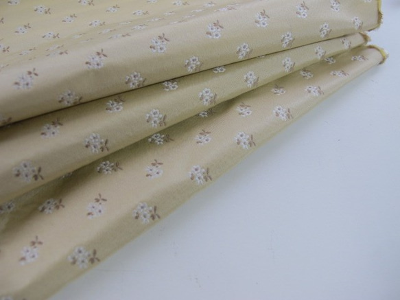 シルクジャガード　フルーレット（ソフトイエロー地/ホワイト）ジャガード織 1枚目の画像