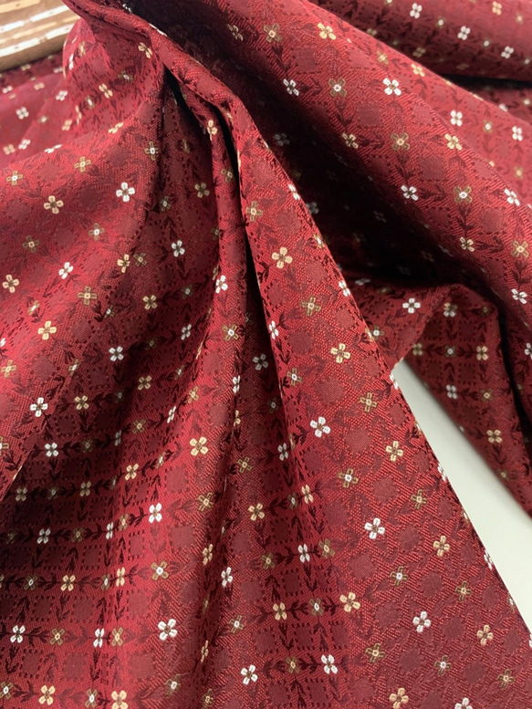 シルク生地     ヴィンテージフラワー　GAENJI(エンジ）ジャガード織り 1枚目の画像