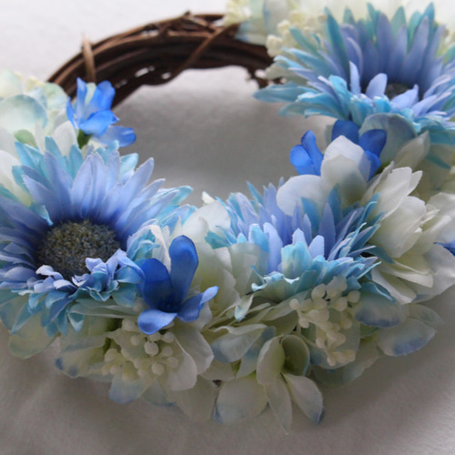 青いガーベラのリース リース bum 通販 12255805｜Creema(クリーマ) 