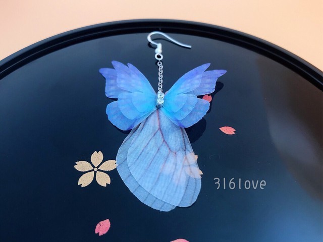 魔法蝶々使いのランタン カラーチェンジ モルフォ蝶 ピアス イヤリング