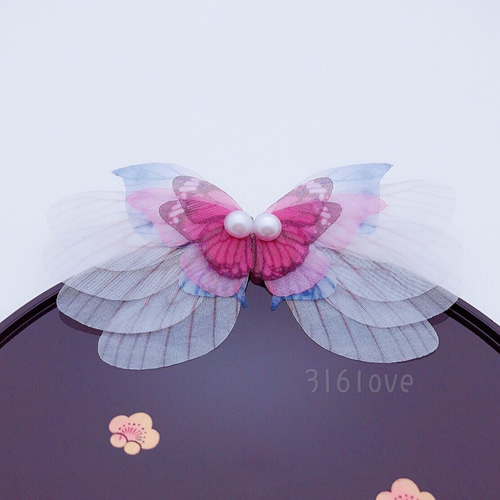 ピアス　いちご　蝶　水色　パール　ひねりチャーム　春　夏　デート　イベント　推し ピアス いちご 蝶 水色 パール ひねりチャーム 春 夏 デート イベント