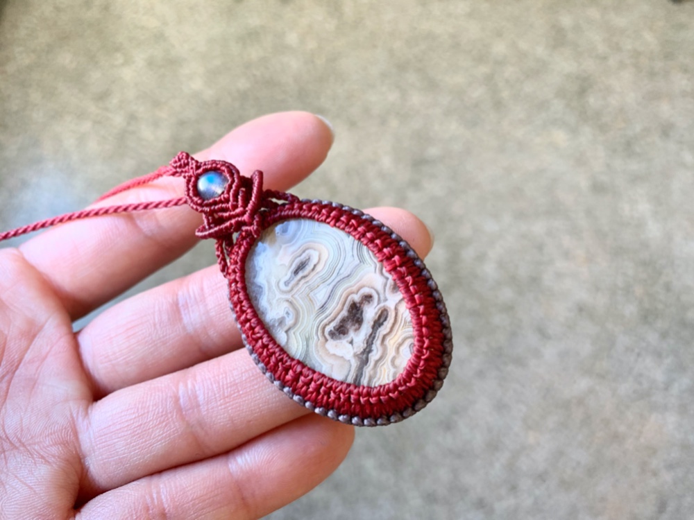 クレイジーレースアゲート〜ダブルフレーム・マクラメペンダント〜no.11005