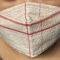 <しじら織り> 夏の布マスク／折り上げ型　4（白に赤の格子） 4枚目の画像