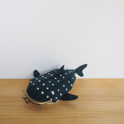 受注制作 ジンベイザメ ぷくぷくがま口ポーチ 「刺繍」Sサイズ がま口