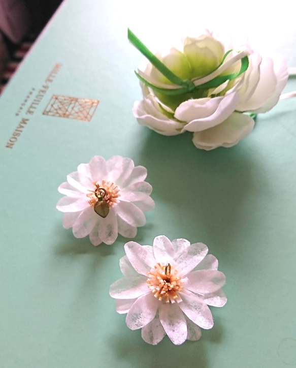 PaperFlower…マーガレットピアス・イヤリング変更可能 2枚目の画像