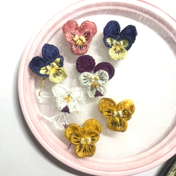 【再販×2】ビオラの立体刺繍ピアス 6枚目の画像