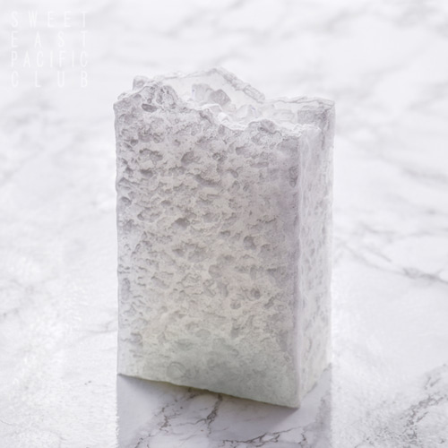 陰影の映える彫刻のような真っ白いキャンドル【HAZE】ヘイズ／ 複数芯