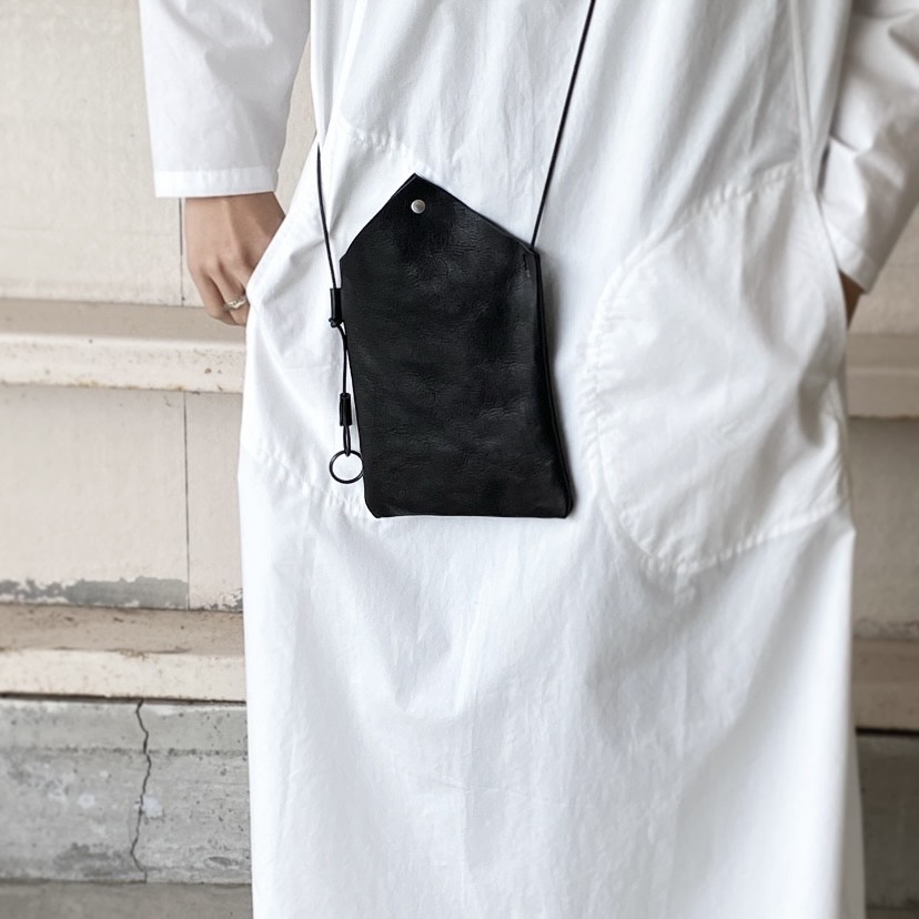 とんがりポシェット（スマホショルダー）ブラック