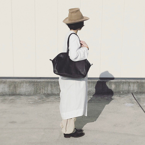 持ち手の長いファスナーの無いボストン　とても柔らかい鹿革のような牛革 1枚目の画像