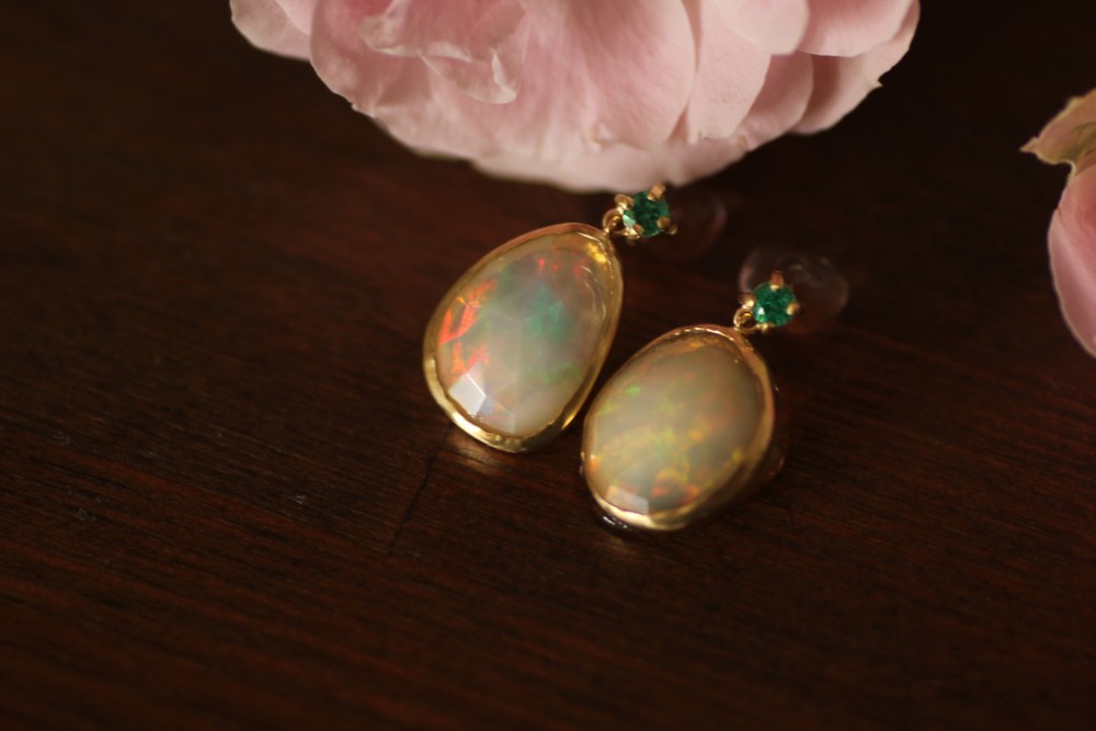 ランダムカットオパールとエメラルドのピアス - リメイクオーダー