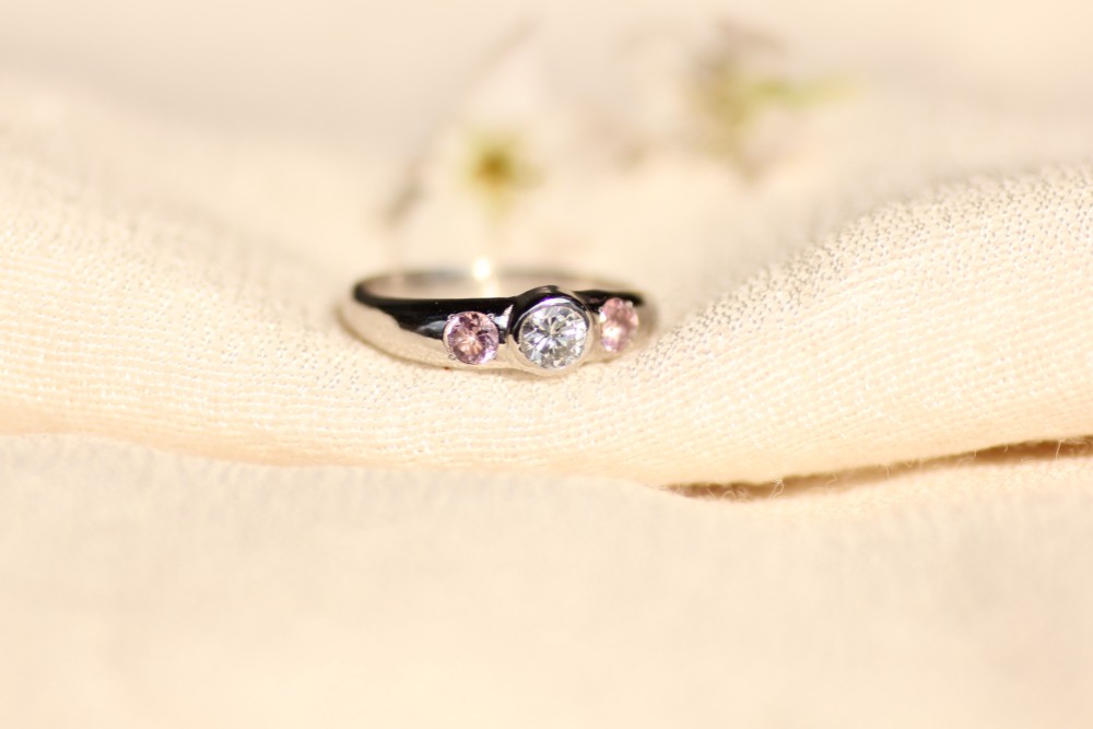 一粒ダイヤとピンクトパーズの大人リング
