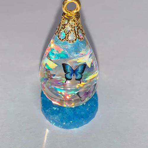 ニッキー　　　　　佐竹ガラスの雫ネックレス　レジンネックレス　ハンドメイド レジンの雫ネックレス 透明なジェイブルー ネックレス