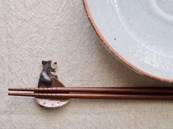 一頭黑熊的筷子休息用栗子 第5張的照片