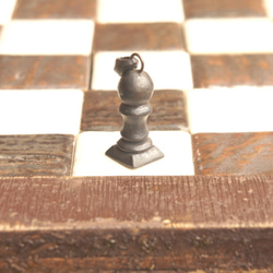 【送料無料 】シンプルで合わせやすいチェスのポーンペンダントトップ 2枚目の画像
