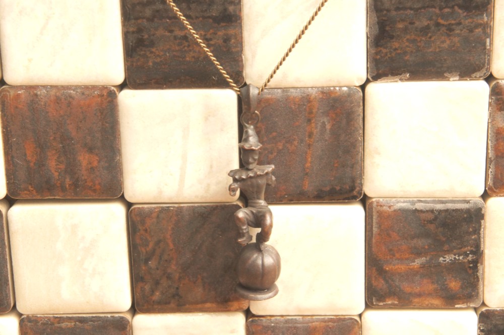 【送料無料 】玉乗りピエロのビショップペンダントトップ チェス