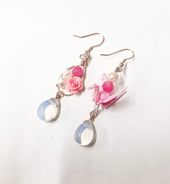 高品質天然石！折り鶴ピアス　薔薇珊瑚【ミルキークォーツ&淡水パール&アプリコット】和風　着物　成人式　可愛い　サージカル 1枚目の画像