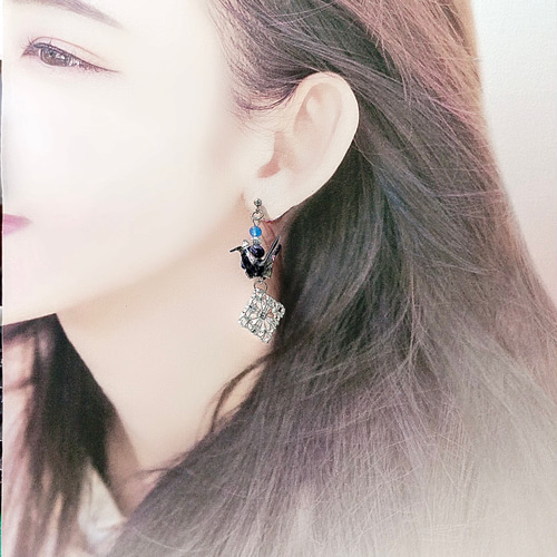 高級和紙！天然石の折り鶴ピアス 紺 【青メノウ&マーブルチャロアイト