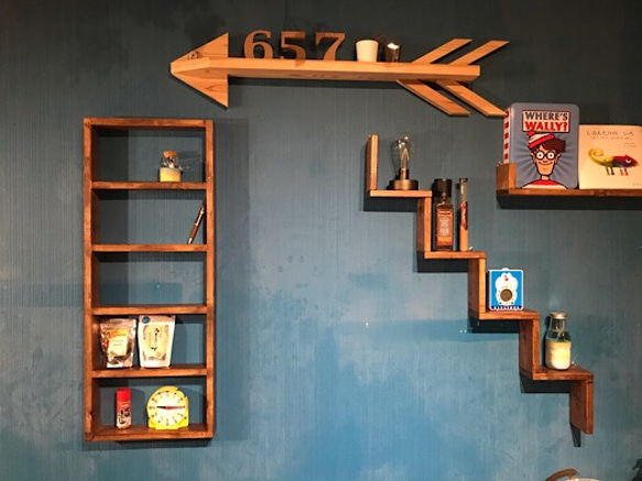 送料無料】 ウォールシェルフ ラダー SPF ブラウン 壁掛けラック