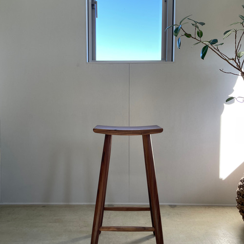 LaTree キッチンハイスツール　ウォールナット無垢材　展示品 無垢の家具とインテリア雑貨『Latree ラトレ』|キッチンハイスツール