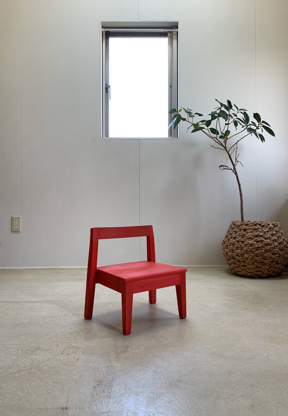 子供椅子〜赤色 1枚目の画像