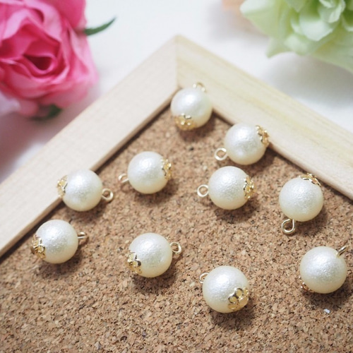新作☆ロンデル花座付きコットンパール風☆10mm☆4個セット☆素材  