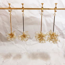 cLeArの花手作りの透明なブーケイヤリング - 金Lサイズ（変更可能なクリップ） 3枚目の画像