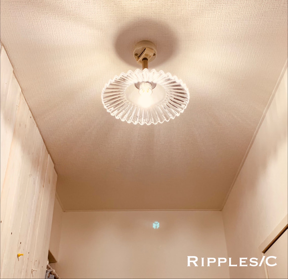 天井照明 Ripples/CBG リップルス シーリングライト ガラスシェード 角度自在器付真鋳ホルダー器具 2枚目の画像