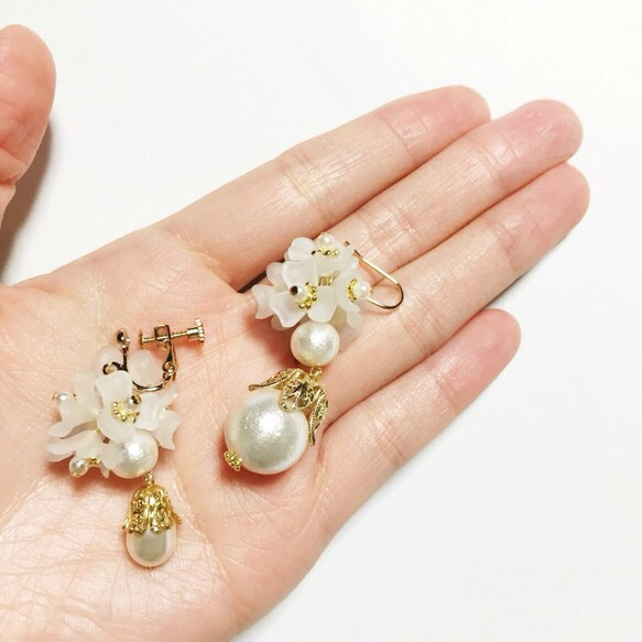 垂式珍珠的花環插式／夾式耳環 第4張的照片