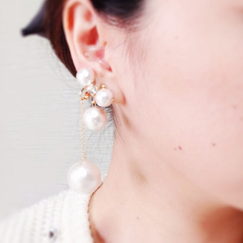 BIGコットンパールとクリスタルイヤーカフ/ピアス イヤリング  