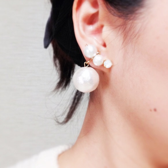 大棉花製珍珠以及蛋白石耳掛/插式耳環 第1張的照片