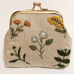 色々な花の刺繍ポーチ(小) 1枚目の画像