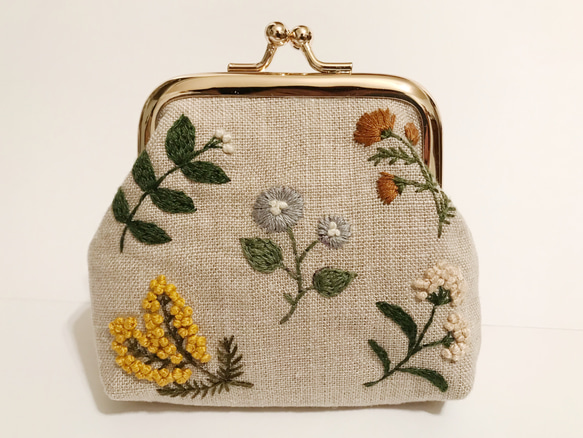 色々な花の刺繍ポーチ(小) 2枚目の画像