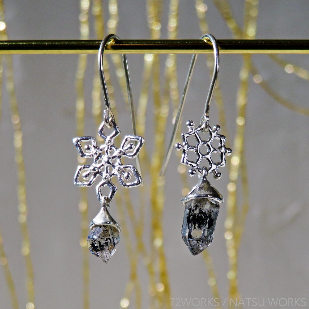 雪と水晶 クォーツ・ピアス ＊ Quartz Pierces
