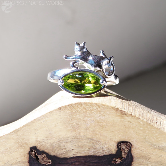 ペリドットと猫 リング ＊ Peridot & Cat Ring 1枚目の画像