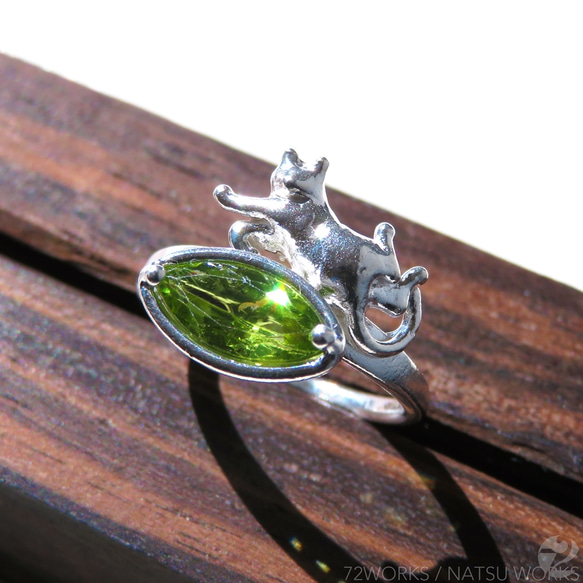 ペリドットと猫 リング ＊ Peridot & Cat Ring 3枚目の画像