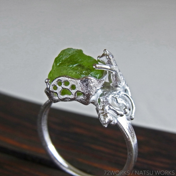 ペリドットと猫 Peridot & Cat Ring 3枚目の画像