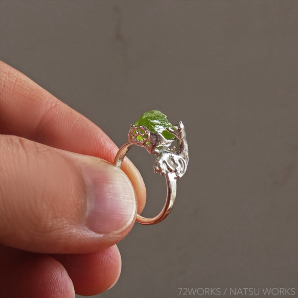 ペリドットと猫 Peridot & Cat Ring 4枚目の画像