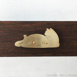 猫のブローチ ＊ Brass Cat Brooch 肘 2枚目の画像