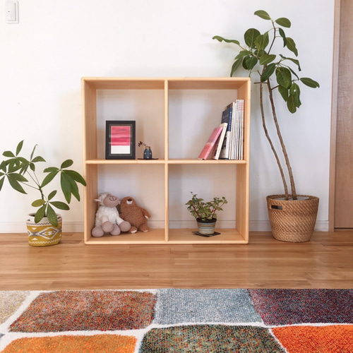 すべての角を丸め、家族みんなが安心して使える十字収納棚】パイン材