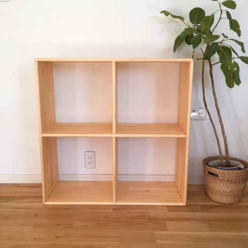 すべての角を丸め、家族みんなが安心して使える十字収納棚